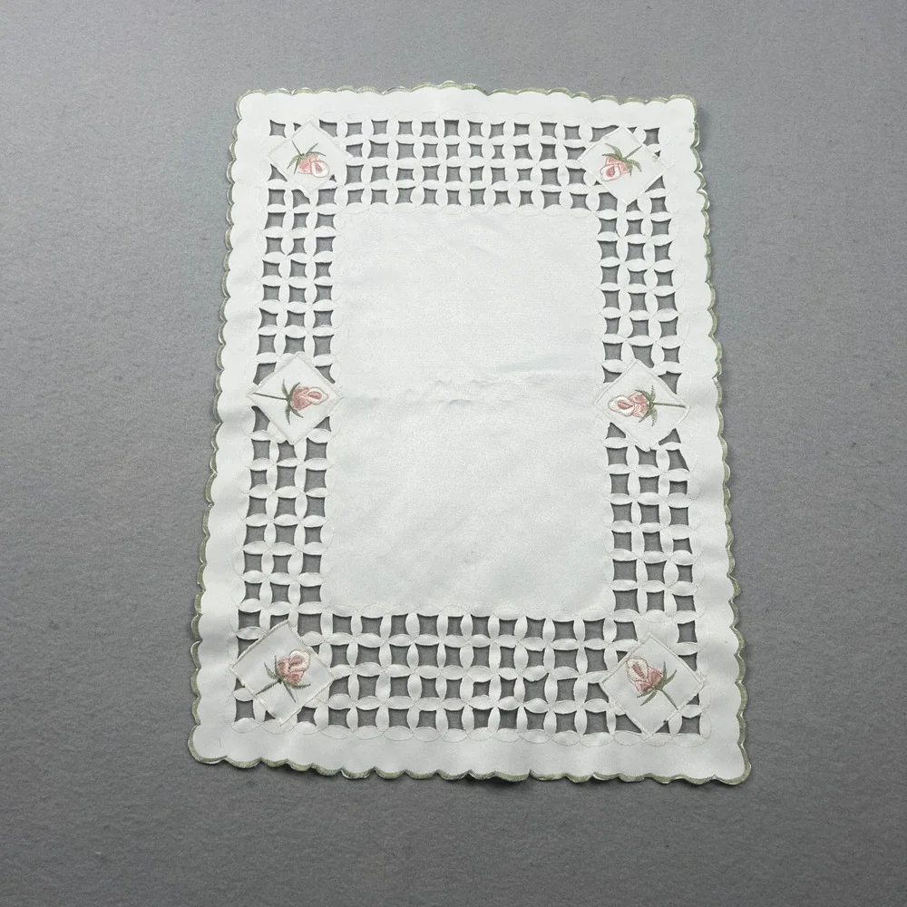 VTG Embroidered Rose Placemat Small Runner‎ White Pink Cottagecore Grandmacore